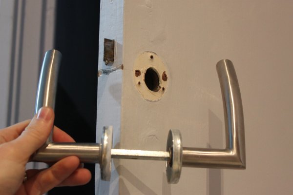 3 astuces faciles et rapides pour réparer une poignée de porte